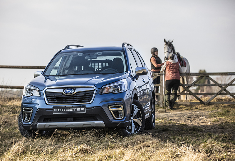 Subaru Forster med familj och häst